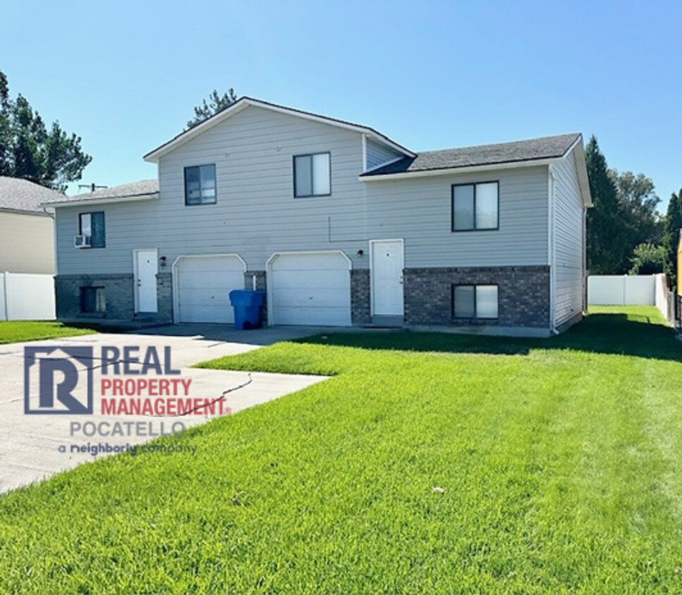 Primary Photo - 1215 Cottage Ave