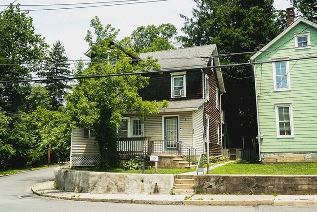 Building Photo - 412 Chestnut St