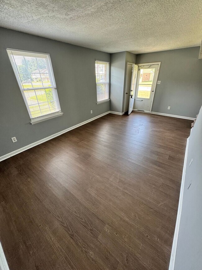 Foto del edificio - Spacious 3 Bed 1.5 Bath in Henrico