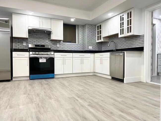 Foto del edificio - 231 Jerome Ave