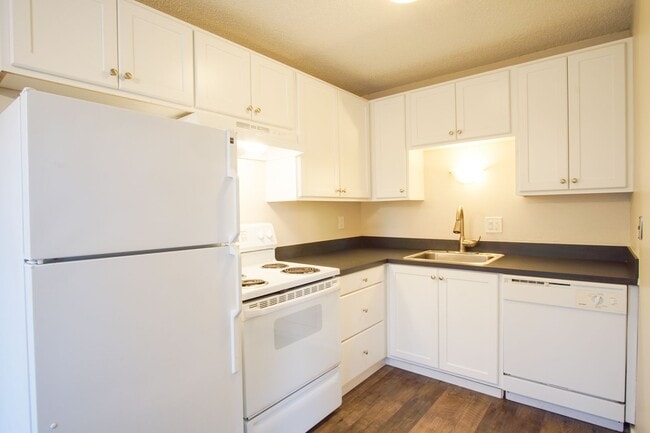 Building Photo - Contemporary 1-Bedroom in Buckman Neighborhood with Parking!