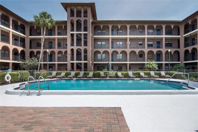 Foto del edificio - 6100 Gulfport Blvd S