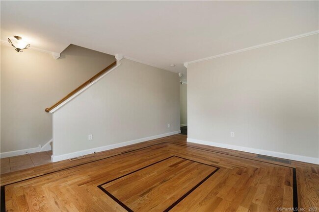 Foto del edificio - 229 Branford Rd