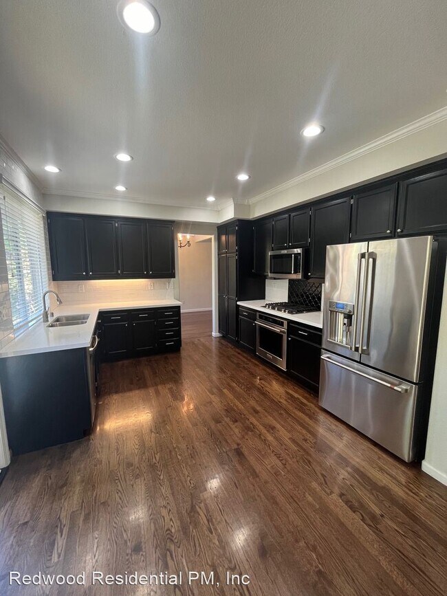 Building Photo - 4 br, 3 bath House - 8741 Holly Leaf Drive