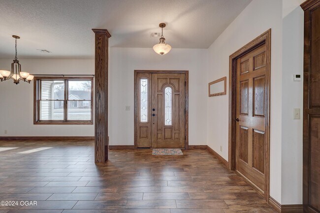 Building Photo - 625 Powell Ct
