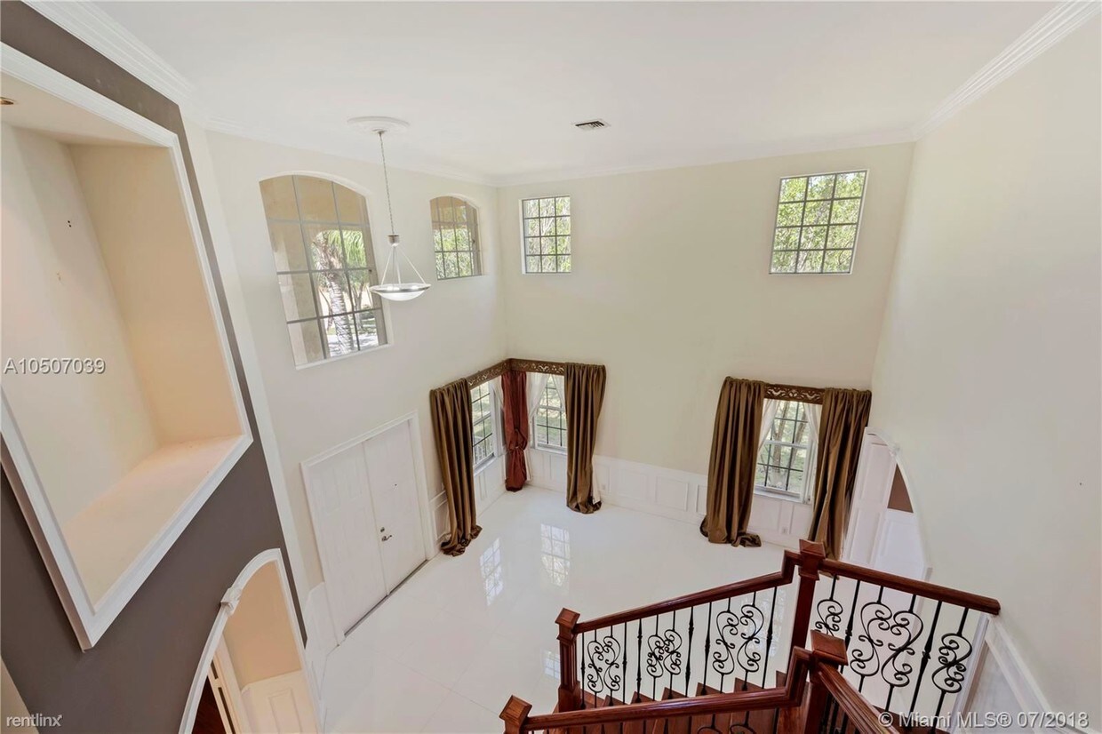 Building Photo - 6 br, 4 bath House - 3827 Eagle Ct # 3827