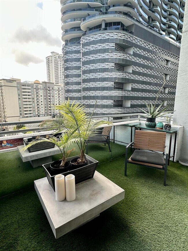 Foto del edificio - 1050 Brickell Ave