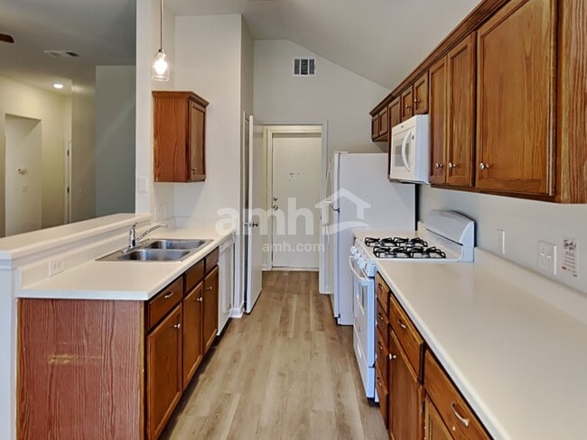 Foto del edificio - 110 Pony Cv