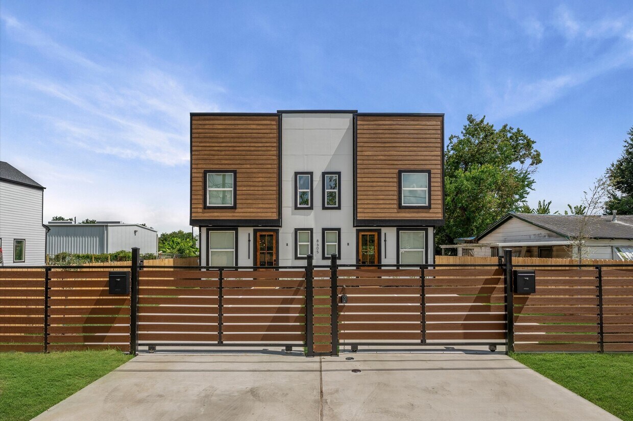 Foto principal - 8605 Amadwe St