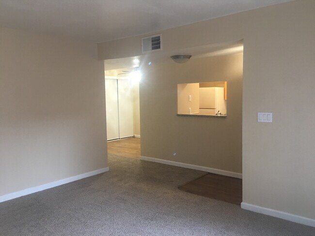 Building Photo - 6250 Havenside Dr