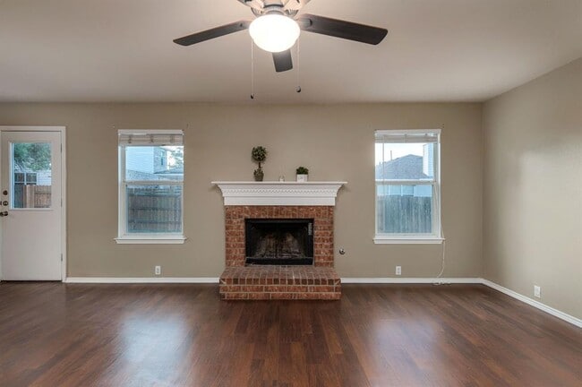 Foto del edificio - 1603 Kendall Ct