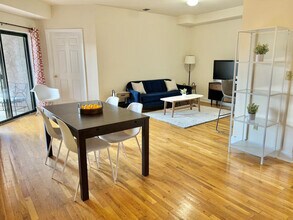 Building Photo - 416 Madison St