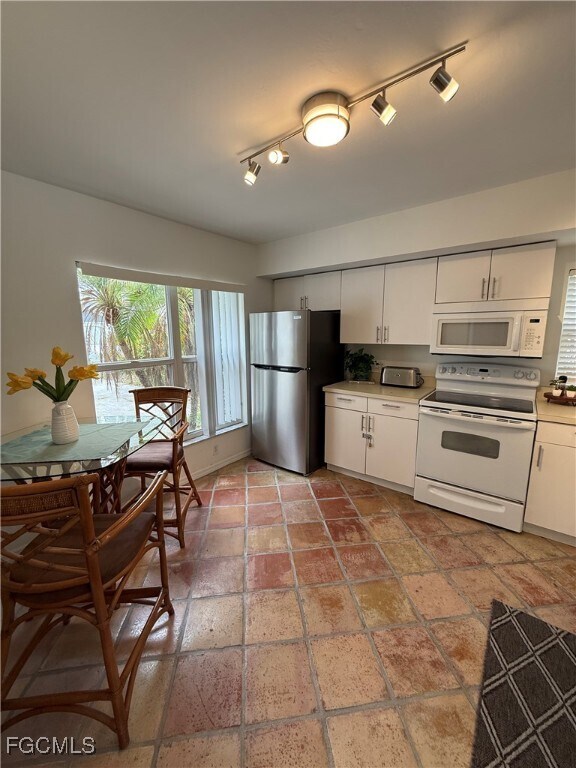 Foto del edificio - 15009 Cloverdale Dr