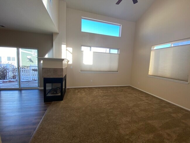 Building Photo - Stunning Home in Thornton