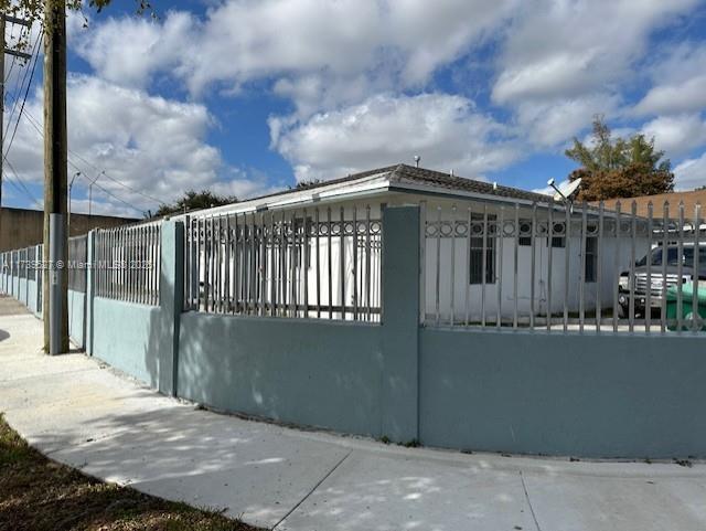 Foto principal - 555 NW 77th St