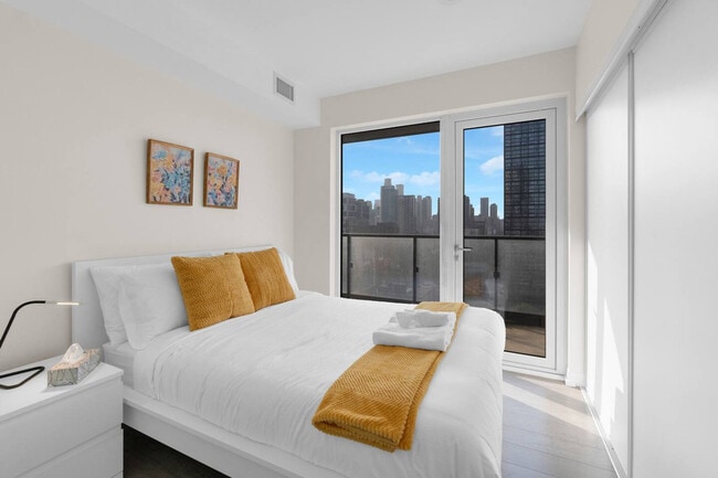 Building Photo - 251 Jarvis St