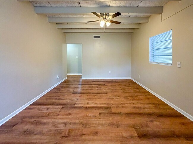 Foto del edificio - 217-219 NW 3rd Ave