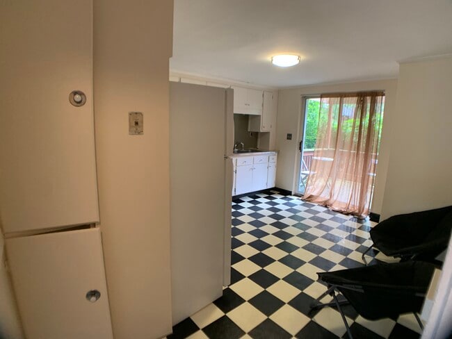 Building Photo - 199 Auburn St