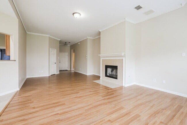 Foto del edificio - 2011 Pinecreek Pass Ln