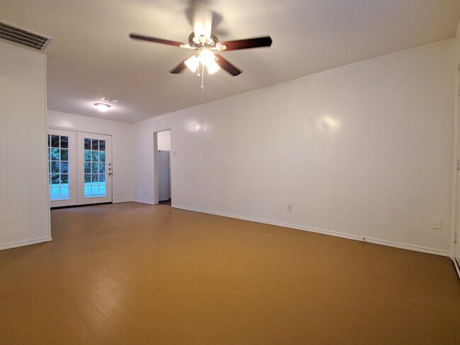 Building Photo - 2802 Windsor Ln