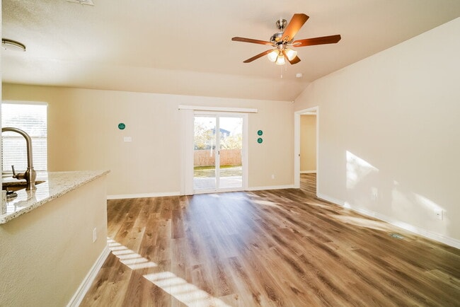 Foto del edificio - 3605 Candlebrook Ln