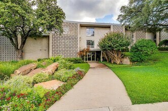 Building Photo - 2301 Ridgmar Plaza
