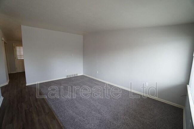 Building Photo - 5387 S Lakeview St