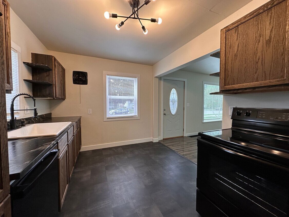 Primary Photo - Recently Renovated Single Family Home Avai...