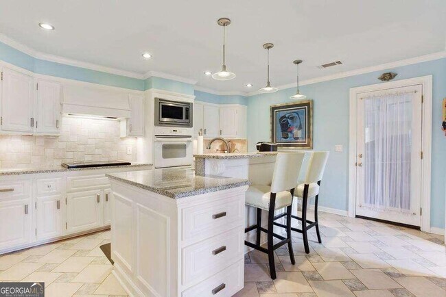 Building Photo - 8900 Carroll Manor Dr