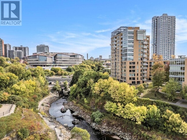 Photo du bâtiment - 250 Lett St