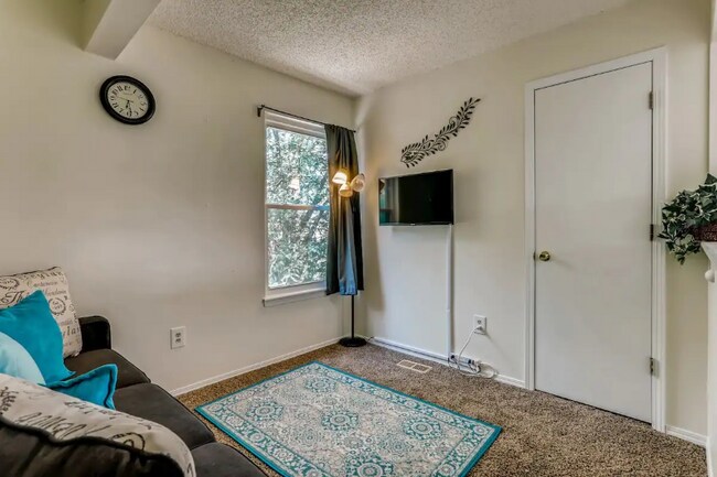 Foto del edificio - 99 N Moline St