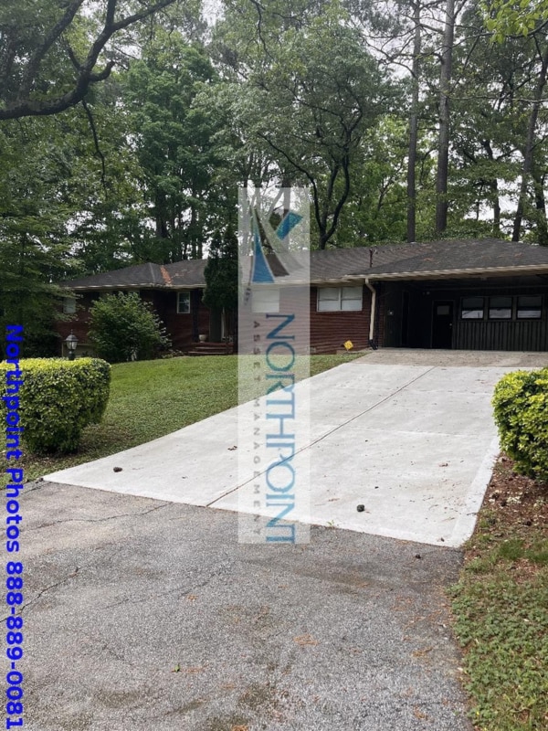 Photo - 2301 Elmwood Cir SE House