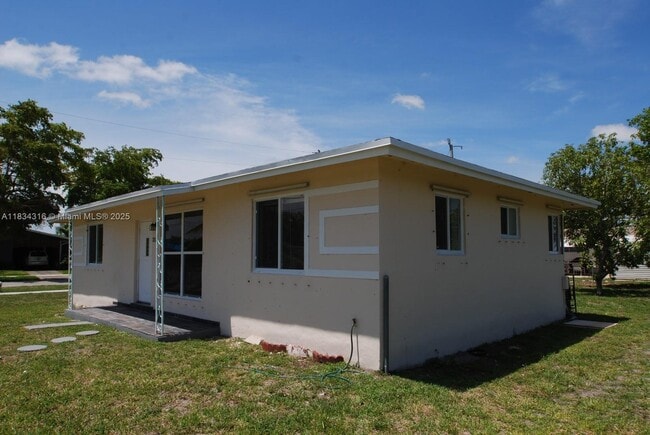 Building Photo - 3110 SW 33rd Ave