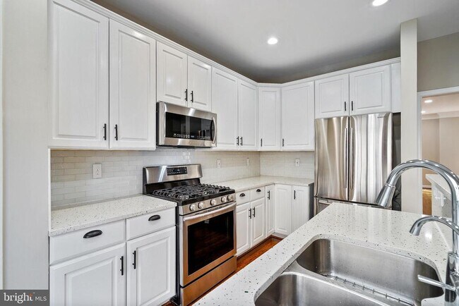 Building Photo - 8837 Ashgrove House Ln