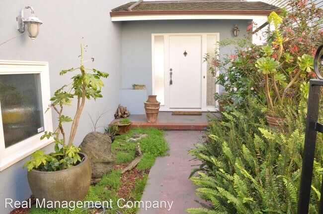 Building Photo - 3 br, 2.5 bath House - 156 Robinhood Drive