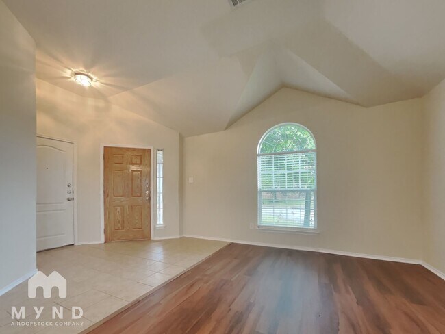 Building Photo - 100 S Treasure Oaks Dr
