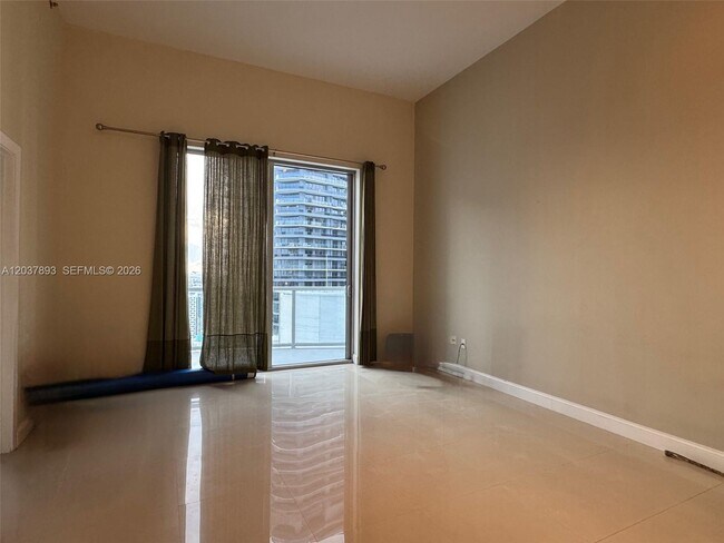 Building Photo - 1060 Brickell Ave