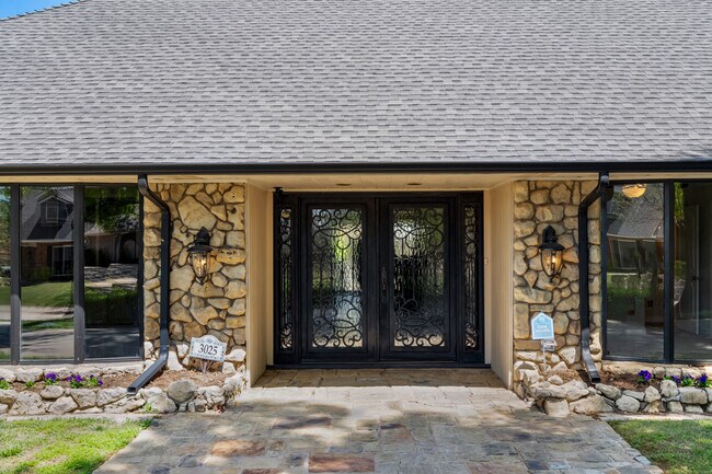 Building Photo - 3025 Pine Ridge Rd