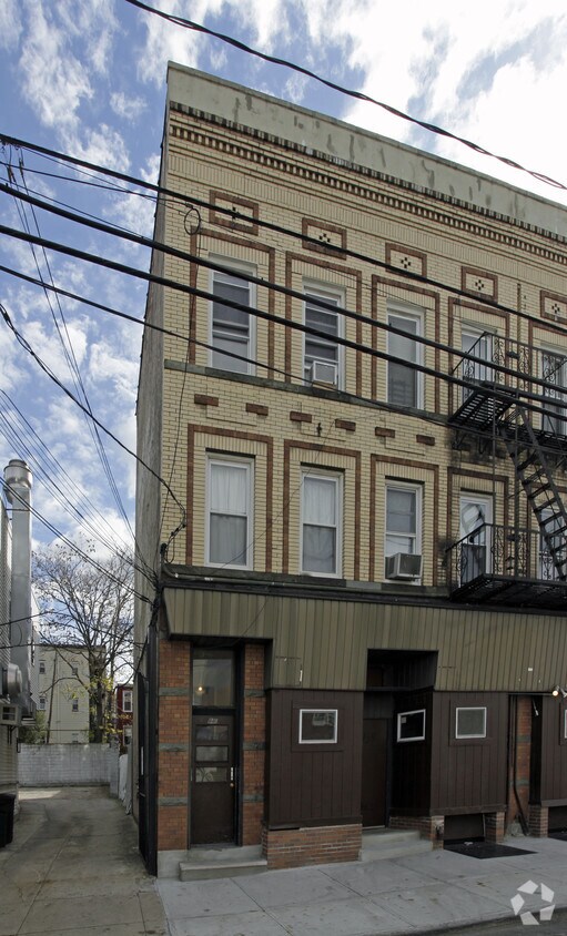 Primary Photo - 940 W Side Ave