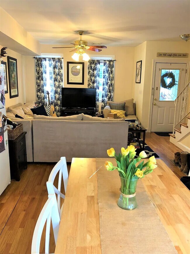 Building Photo - 2 Church Ave