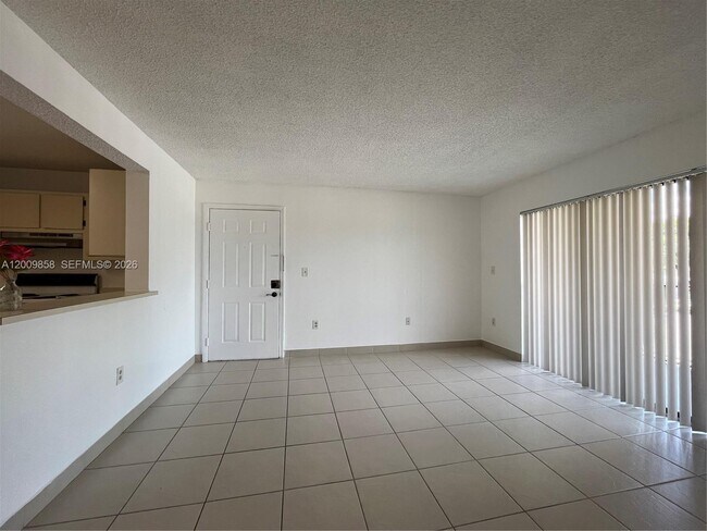 Foto del edificio - 250 Palm Cir W