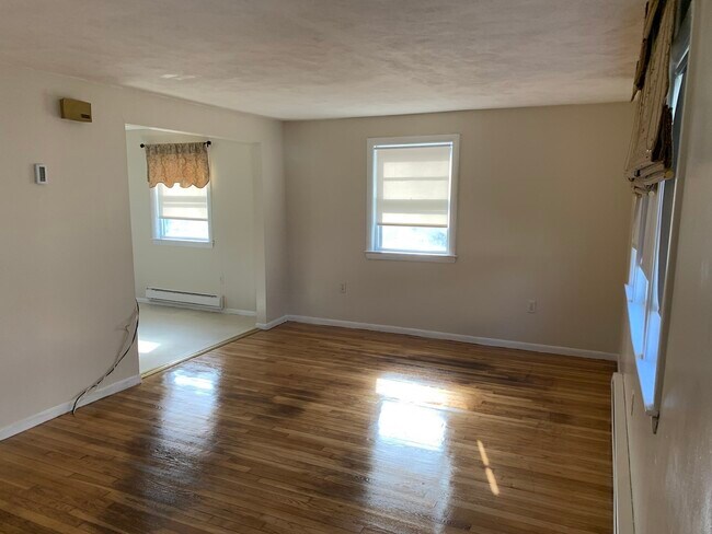 Building Photo - 4 Starbird Ave