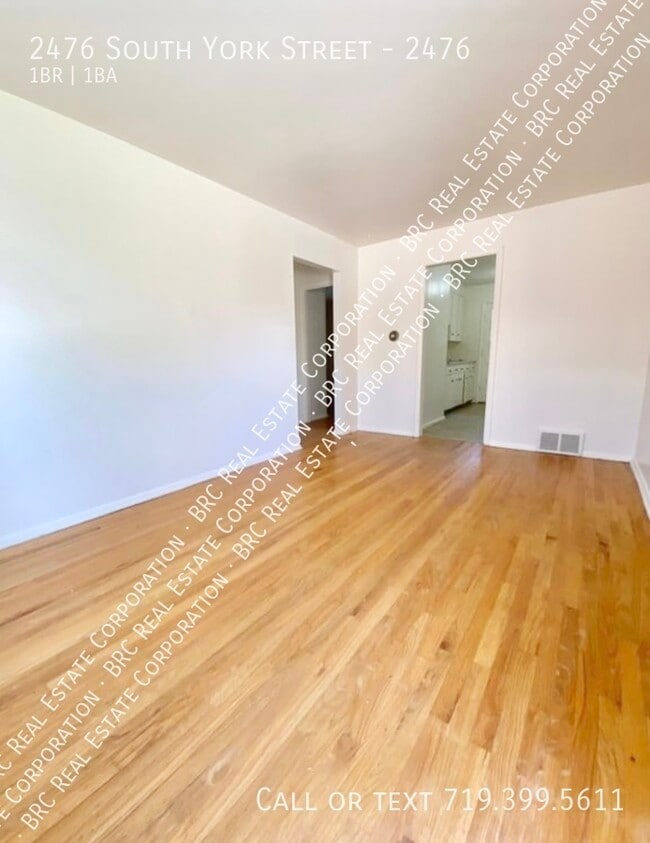 Foto del edificio - 2476 S York St