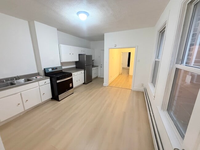 Foto del edificio - 406 Woodlawn Ave