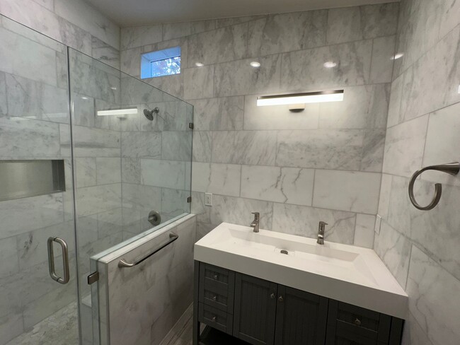 Building Photo - 606 Sunset Ct - Available Now