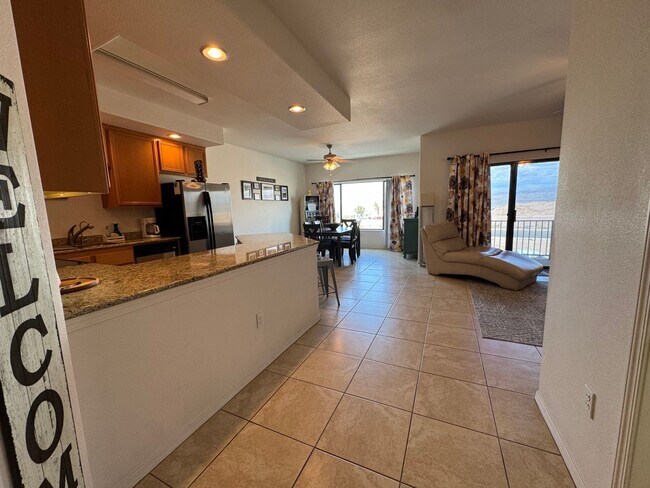 Foto del edificio - SHORT TERM FULLY FURNISHED 3BD/3BA TOWNHOUSE