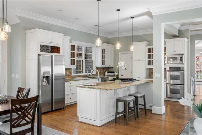 Foto del edificio - 339 Pinecrest Rd NE