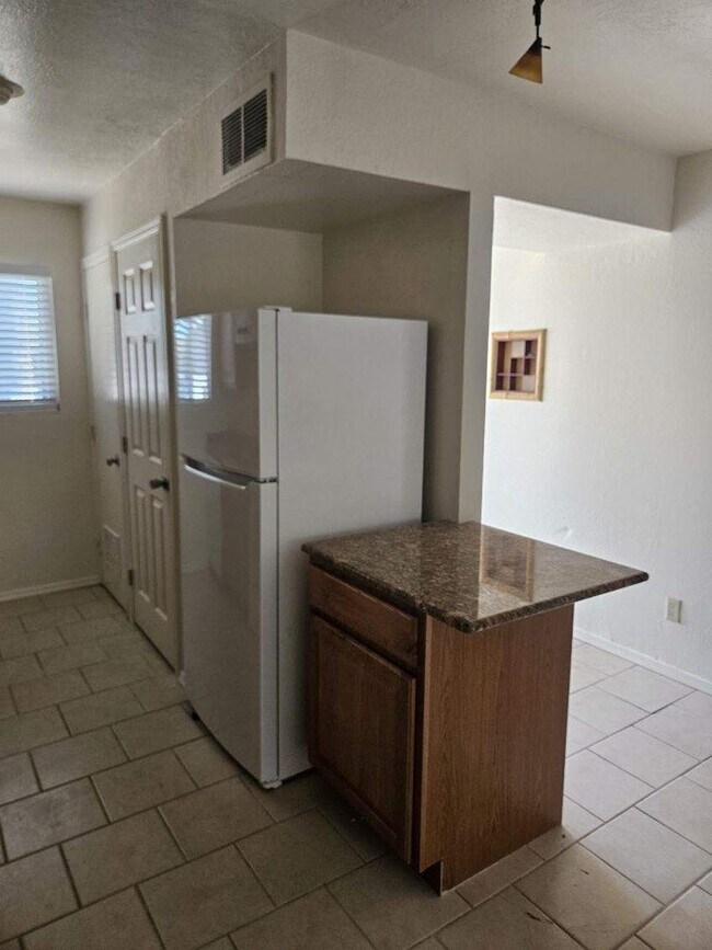Foto del edificio - 2 Bedroom at Scottsdale and Thomas