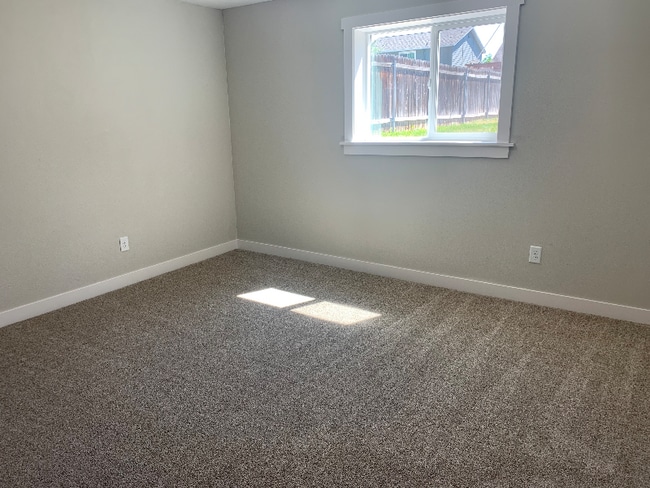 Building Photo - 4590 Jennifer St