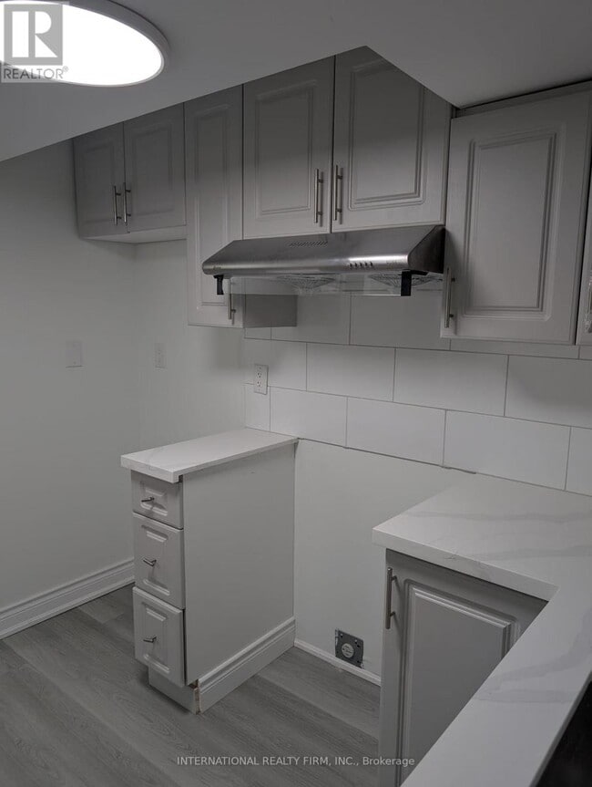 Building Photo - 198 Willowbrook Dr